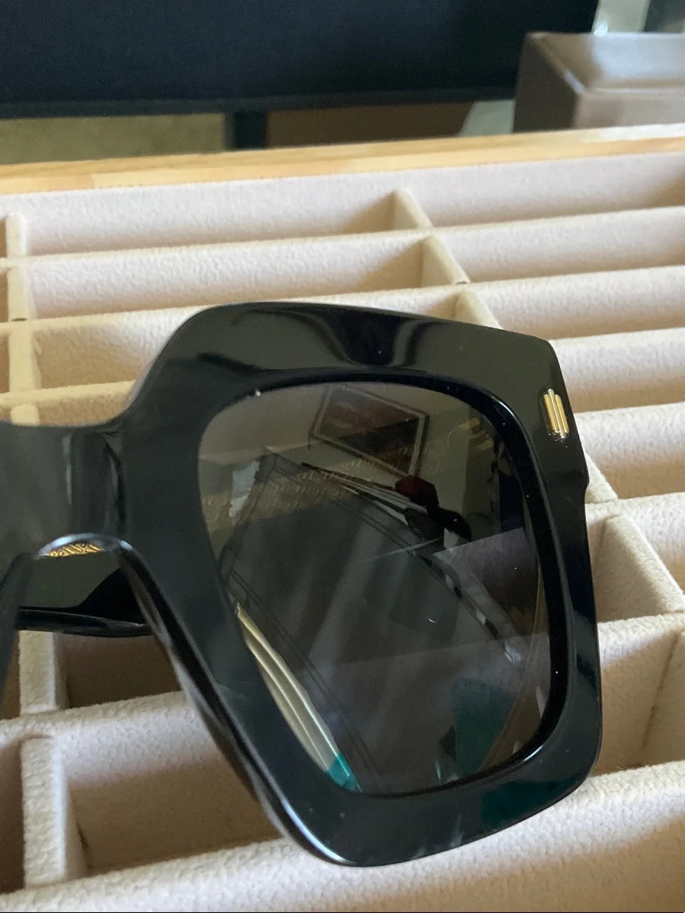 Fendi Black Logo Square Sunglasses - Picture 7 of 10
